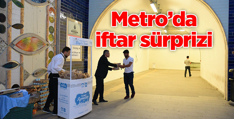 Metro'da iftar sürprizi