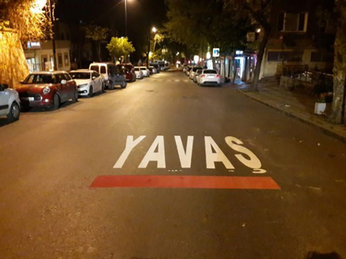 Cadde ve sokaklara yatay çizgi çalışması