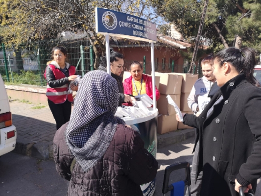 Kartal Belediyesi’nden Bez Torba Dağıtımı