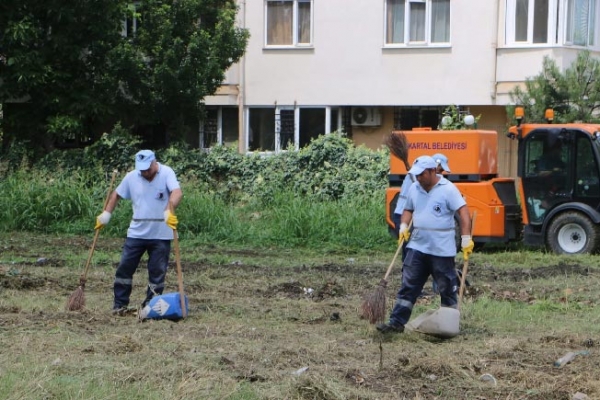 Başkan Gökhan Yüksel, temizlik çalışmalarını izledi